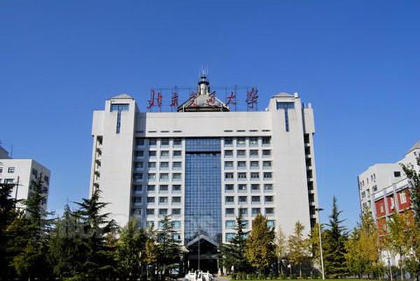 Stephen W. K. Ng教授为北交大项目学生讲课